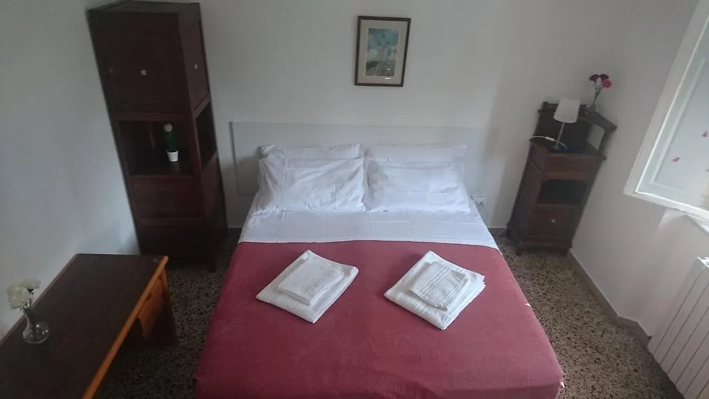 Guest house Pisa Lodge B&B Hostel Italy