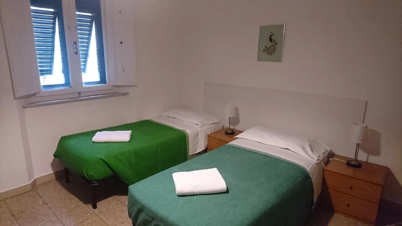 Pisa Lodge B&B Hostel Italy